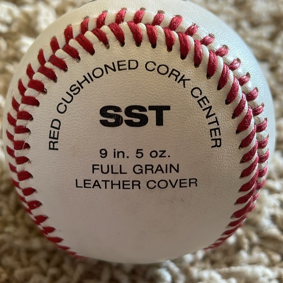 Baseball Signed on Sweet Spot! Unknown signature….Wilson Baseball! - Picture 4 of 8